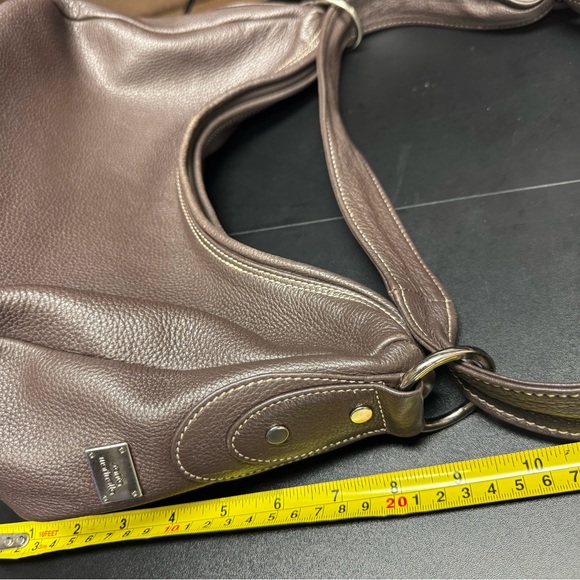 Elegant Brown Leather Hobo Bag - Picture 9 of 10